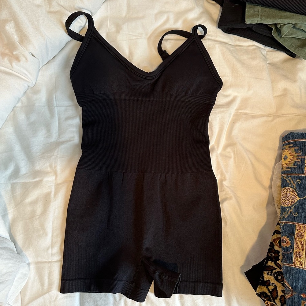 Brand new Bo+Tee one piece bodysuit unitard size small in black